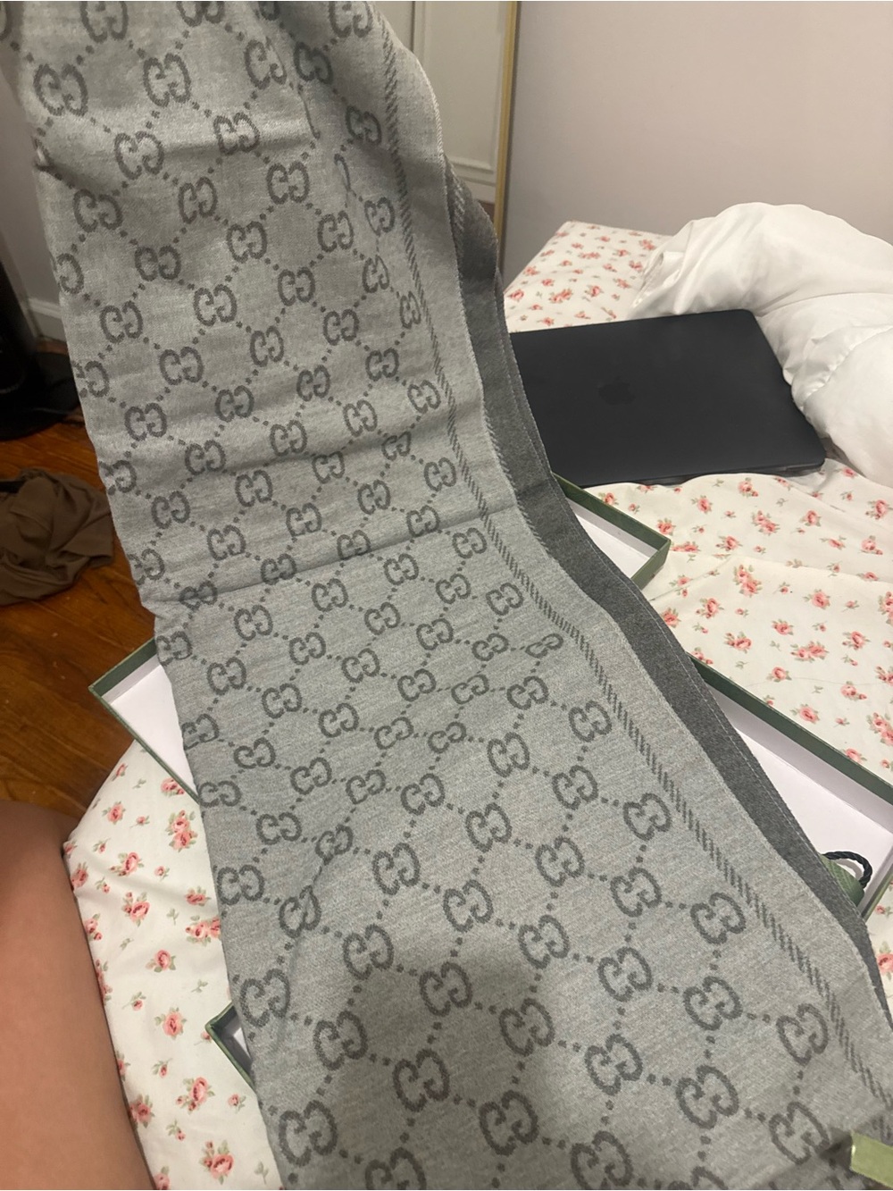 reversible scarf - Picture 7 of 9